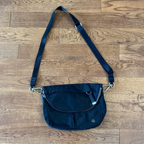 lululemon athletica Handbags - Lululemon Festival Bag